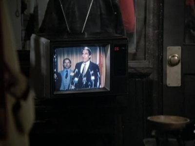 HILL_STREET_BLUES_-_E3X16_MOON_OVER_URANUS_THE_FINAL_LEGACY_040.jpg