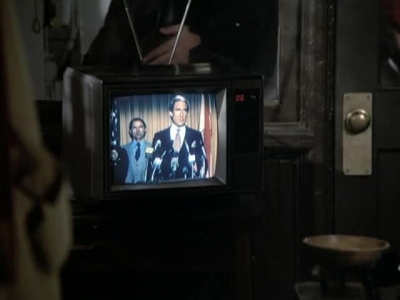 HILL_STREET_BLUES_-_E3X16_MOON_OVER_URANUS_THE_FINAL_LEGACY_048.jpg