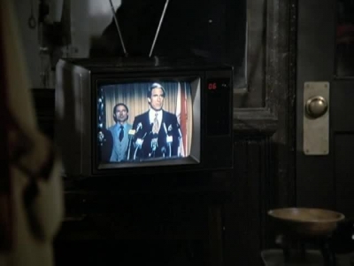 HILL_STREET_BLUES_-_E3X16_MOON_OVER_URANUS_THE_FINAL_LEGACY_068.jpg