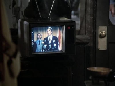 HILL_STREET_BLUES_-_E3X16_MOON_OVER_URANUS_THE_FINAL_LEGACY_083.jpg
