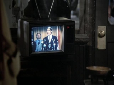 HILL_STREET_BLUES_-_E3X16_MOON_OVER_URANUS_THE_FINAL_LEGACY_084.jpg