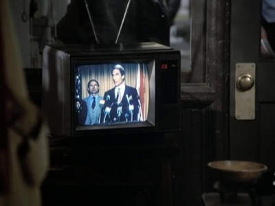 HILL_STREET_BLUES_-_E3X16_MOON_OVER_URANUS_THE_FINAL_LEGACY_087.jpg
