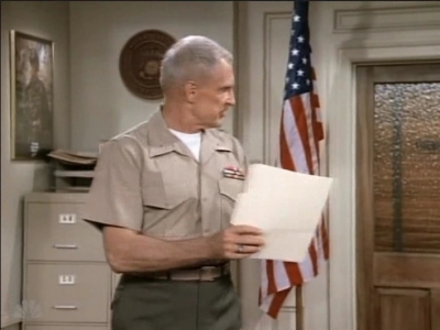 MJOR_DAD_-_E3X01_THE_SHUTDOWN_206.jpg