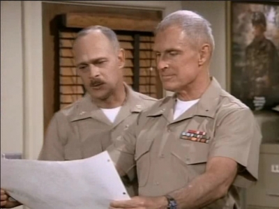 MJOR_DAD_-_E3X01_THE_SHUTDOWN_237.jpg