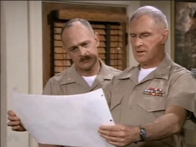 MJOR_DAD_-_E3X01_THE_SHUTDOWN_251.jpg