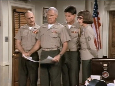 MJOR_DAD_-_E3X01_THE_SHUTDOWN_263.jpg