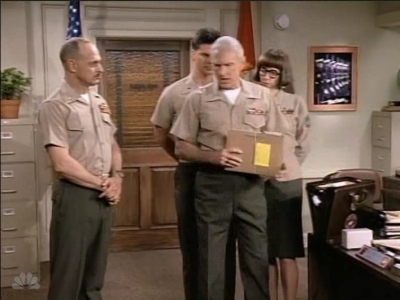 MJOR_DAD_-_E3X01_THE_SHUTDOWN_309.jpg
