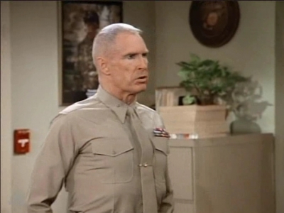 MAJOR_DAD_-_E3X05_POKER_NIGHT_007.jpg