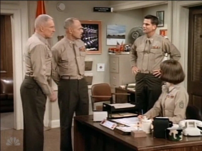 MAJOR_DAD_-_E3X05_POKER_NIGHT_028.jpg