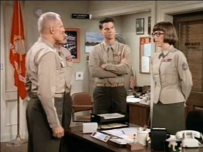 MAJOR_DAD_-_E3X05_POKER_NIGHT_062.jpg