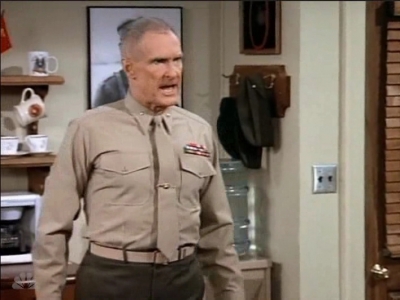 MAJOR_DAD_-_E3X05_POKER_NIGHT_105.jpg