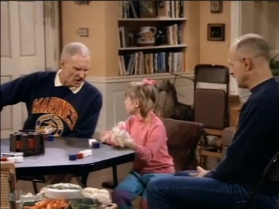 MAJOR_DAD_-_E3X05_POKER_NIGHT_363.jpg