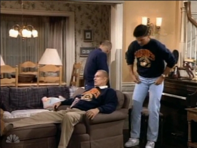 MAJOR_DAD_-_E3X05_POKER_NIGHT_652.jpg