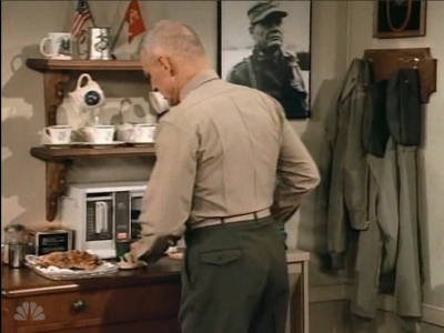 MAJOR_DAD_-_E3X06_ANYTHING_YOU_CAN_DO_I_CAN_DO_PERKY_009.jpg