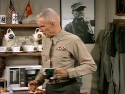 MAJOR_DAD_-_E3X06_ANYTHING_YOU_CAN_DO_I_CAN_DO_PERKY_042.jpg