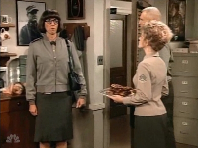 MAJOR_DAD_-_E3X06_ANYTHING_YOU_CAN_DO_I_CAN_DO_PERKY_063.jpg