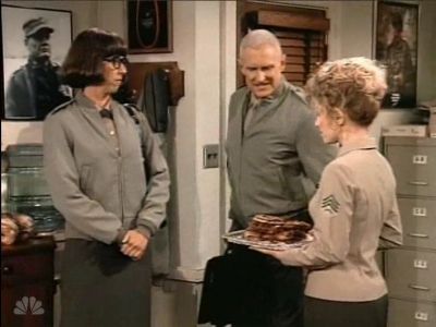 MAJOR_DAD_-_E3X06_ANYTHING_YOU_CAN_DO_I_CAN_DO_PERKY_068.jpg