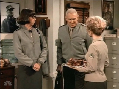 MAJOR_DAD_-_E3X06_ANYTHING_YOU_CAN_DO_I_CAN_DO_PERKY_070.jpg