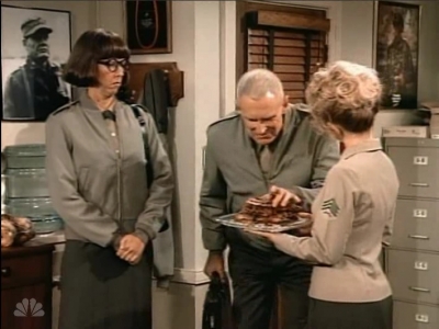 MAJOR_DAD_-_E3X06_ANYTHING_YOU_CAN_DO_I_CAN_DO_PERKY_072.jpg