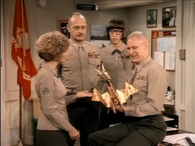 MAJOR_DAD_-_E3X06_ANYTHING_YOU_CAN_DO_I_CAN_DO_PERKY_155.jpg