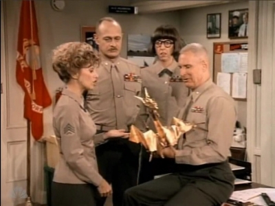 MAJOR_DAD_-_E3X06_ANYTHING_YOU_CAN_DO_I_CAN_DO_PERKY_156.jpg