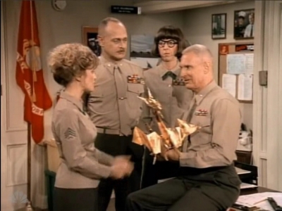 MAJOR_DAD_-_E3X06_ANYTHING_YOU_CAN_DO_I_CAN_DO_PERKY_158.jpg