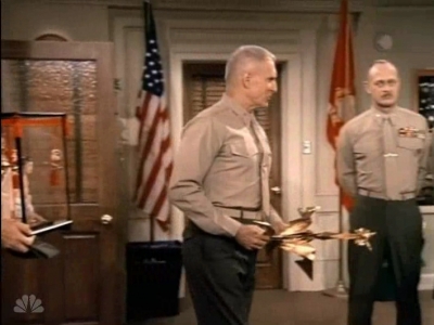 MAJOR_DAD_-_E3X06_ANYTHING_YOU_CAN_DO_I_CAN_DO_PERKY_197.jpg