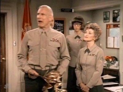 MAJOR_DAD_-_E3X06_ANYTHING_YOU_CAN_DO_I_CAN_DO_PERKY_200.jpg