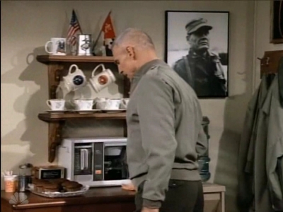 MAJOR_DAD_-_E3X06_ANYTHING_YOU_CAN_DO_I_CAN_DO_PERKY_246.jpg