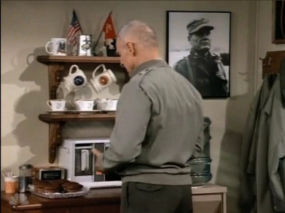 MAJOR_DAD_-_E3X06_ANYTHING_YOU_CAN_DO_I_CAN_DO_PERKY_247.jpg