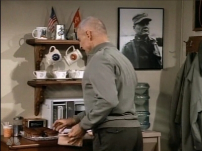 MAJOR_DAD_-_E3X06_ANYTHING_YOU_CAN_DO_I_CAN_DO_PERKY_248.jpg