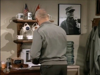 MAJOR_DAD_-_E3X06_ANYTHING_YOU_CAN_DO_I_CAN_DO_PERKY_250.jpg