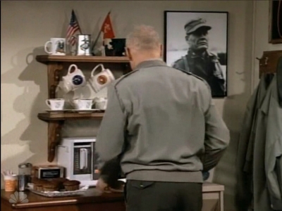 MAJOR_DAD_-_E3X06_ANYTHING_YOU_CAN_DO_I_CAN_DO_PERKY_251.jpg