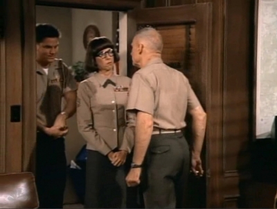 MAJOR_DAD_-_E3X07_EDUCATING_CASEY_413.jpg