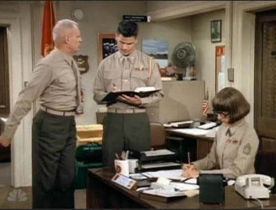 MAJOR_DAD_-_E3X08_LADY_IN_WAITING_019.jpg