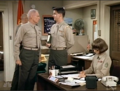 MAJOR_DAD_-_E3X08_LADY_IN_WAITING_023.jpg