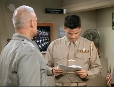 MAJOR_DAD_-_E3X08_LADY_IN_WAITING_092.jpg