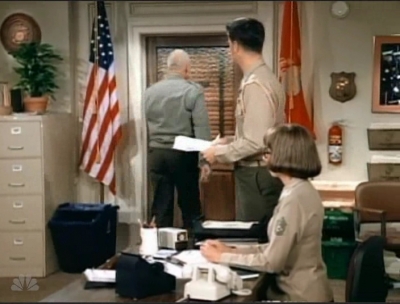 MAJOR_DAD_-_E3X08_LADY_IN_WAITING_104.jpg