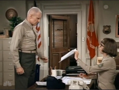 MAJOR_DAD_-_E3X08_LADY_IN_WAITING_117.jpg