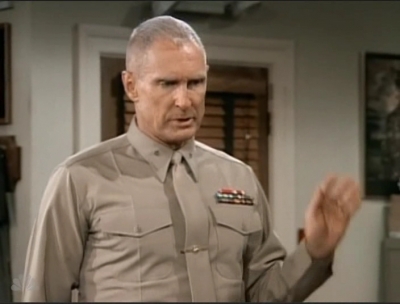 MAJOR_DAD_-_E3X08_LADY_IN_WAITING_130.jpg