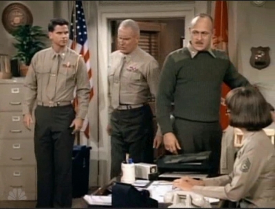 MAJOR_DAD_-_E3X08_LADY_IN_WAITING_157.jpg