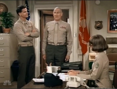 MAJOR_DAD_-_E3X08_LADY_IN_WAITING_191.jpg
