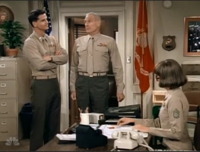 MAJOR_DAD_-_E3X08_LADY_IN_WAITING_192.jpg