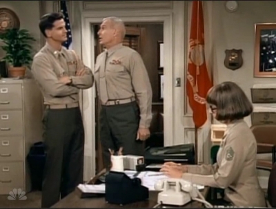 MAJOR_DAD_-_E3X08_LADY_IN_WAITING_194.jpg