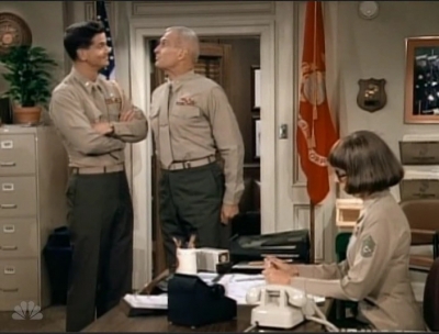 MAJOR_DAD_-_E3X08_LADY_IN_WAITING_196.jpg
