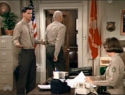 MAJOR_DAD_-_E3X08_LADY_IN_WAITING_205.jpg