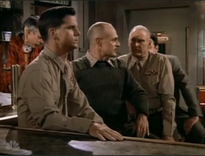MAJOR_DAD_-_E3X08_LADY_IN_WAITING_207.jpg