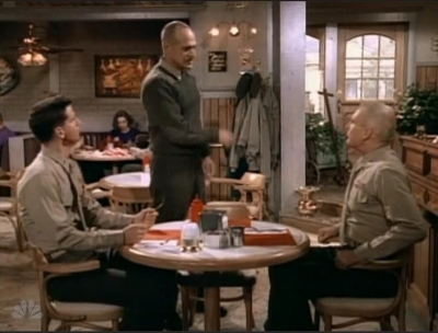 MAJOR_DAD_-_E3X08_LADY_IN_WAITING_227.jpg