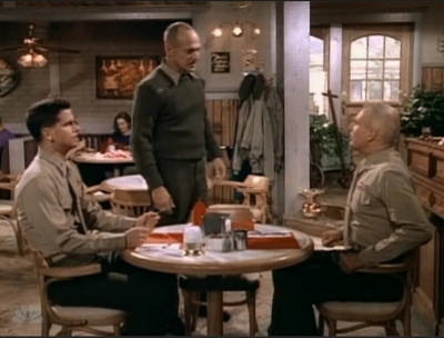 MAJOR_DAD_-_E3X08_LADY_IN_WAITING_229.jpg