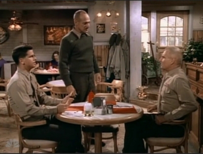 MAJOR_DAD_-_E3X08_LADY_IN_WAITING_230.jpg